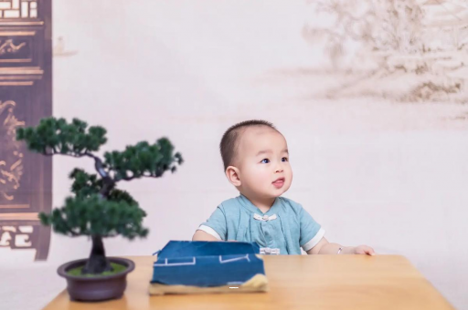 眉山五个月宝宝可以站吗 眉山五个月宝宝可以站吗